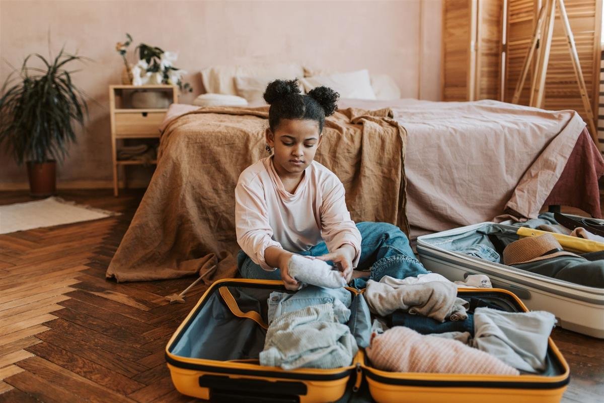 Maleta preparada para un viaje familiar